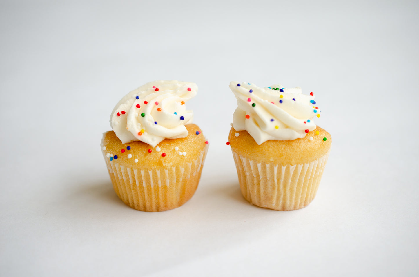 Vanilla Mini Cupcakes - 12pk